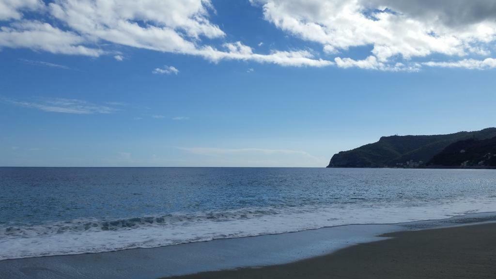 Residenza Lux Fronte Mare Leilighet Vado Ligure Eksteriør bilde